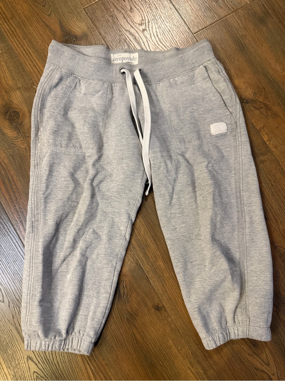 Aeropostale Light Gray Capri Sweatpants with White Drawstring vintage Y2K